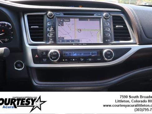 Used 2016 Toyota Highlander Limited Platinum AWD/4WD image 16