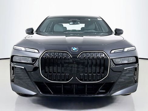 Used 2026 BMW i7 xDrive60 image 2