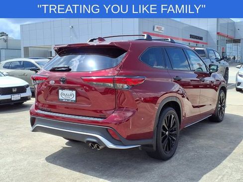 Used 2023 Toyota Highlander XSE FWD image 2