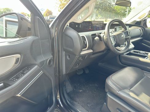 Used 2025 Ford Expedition Active AWD/4WD image 27
