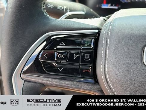 Used 2023 Jeep Grand Cherokee Overland w/ Luxury Tech Group IV AWD/4WD image 14