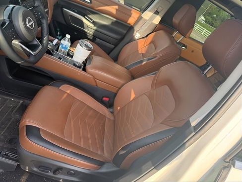 Used 2024 Nissan Pathfinder Platinum image 21