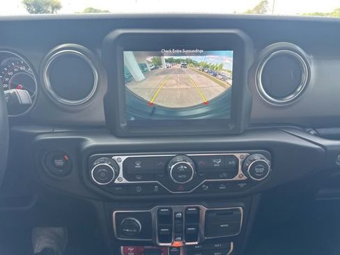 Used 2021 Jeep Wrangler Unlimited Rubicon AWD/4WD image 16