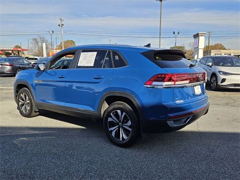 Certified 2025 Volkswagen Atlas Cross Sport SE image 9