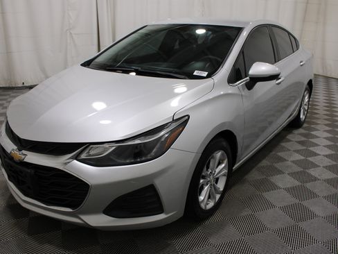 Used 2019 Chevrolet Cruze LT w/ Convenience Package FWD image 34