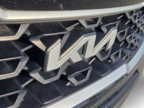 Used 2023 Kia Sorento LX FWD image 5