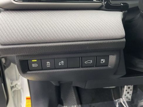 Used 2025 Toyota Camry SE w/ Convenience Package FWD image 26