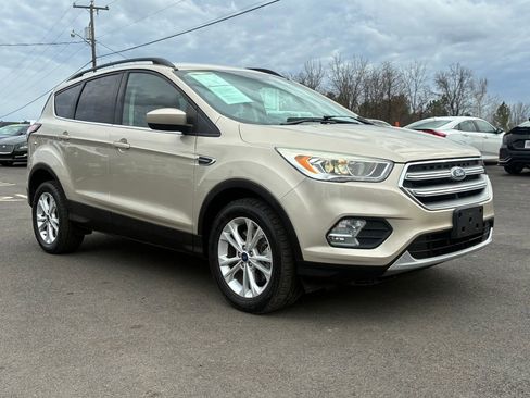 Used 2017 Ford Escape SE w/ Equipment Group 201A image 1