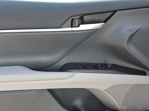 Used 2023 Toyota Camry SE image 22