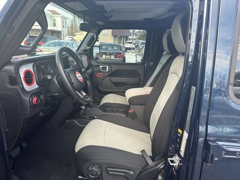 Used 2025 Jeep Gladiator Sport AWD/4WD image 14