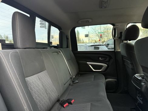 Used 2017 Nissan Titan SV image 14