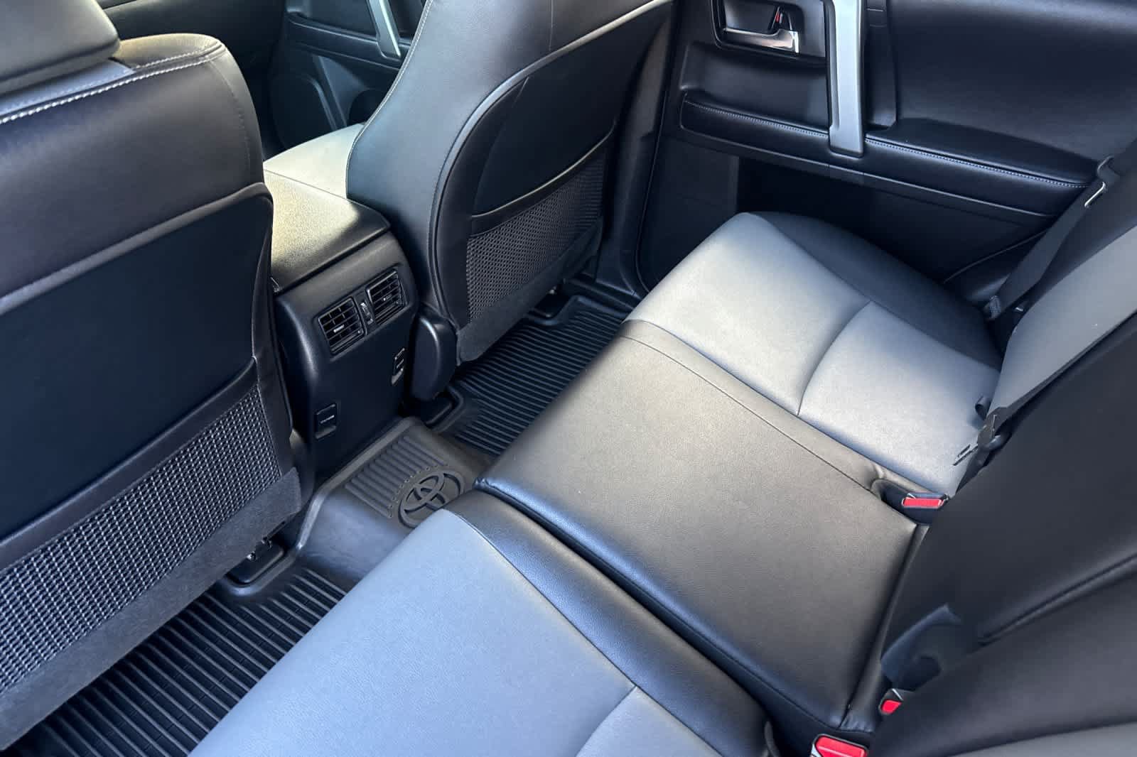 Used 2018 Toyota 4Runner SR5 Premium AWD/4WD image 4