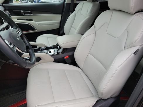 Used 2025 Kia Telluride S FWD image 4