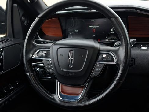Used 2021 Lincoln Navigator Reserve image 11