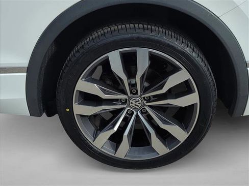Used 2021 Volkswagen Tiguan SEL Premium R-Line image 9