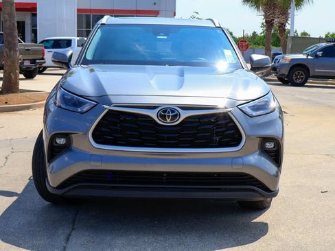 Used 2025 Toyota Highlander XLE FWD image 29