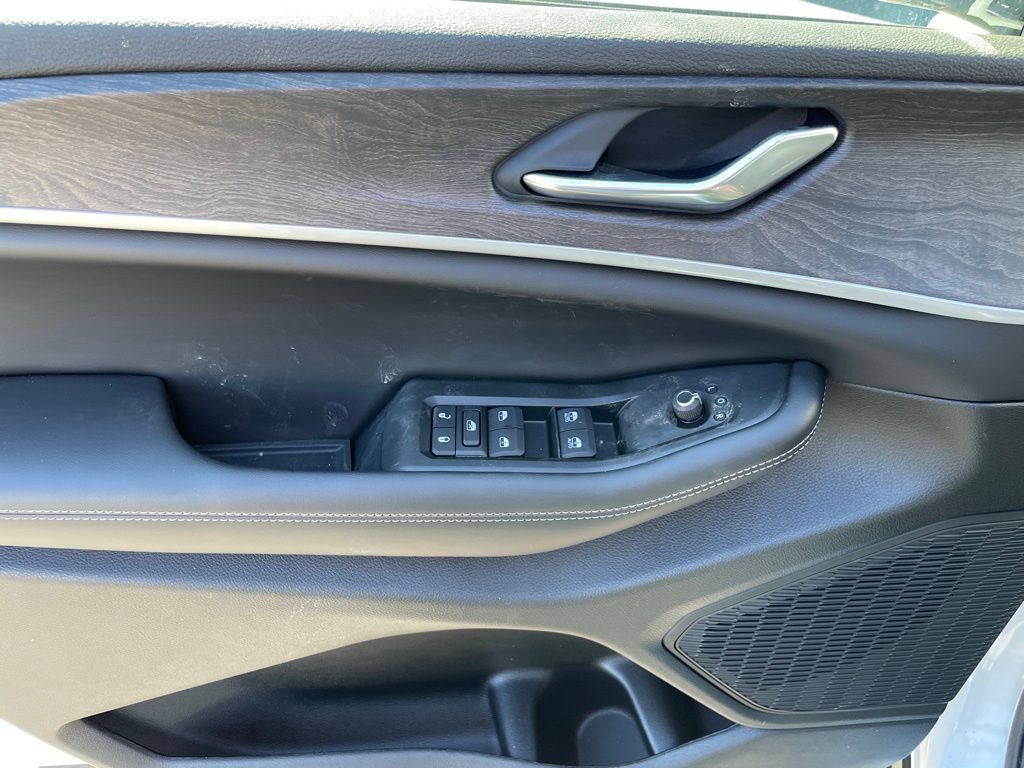 New 2026 Jeep Grand Cherokee Altitude AWD/4WD image 8