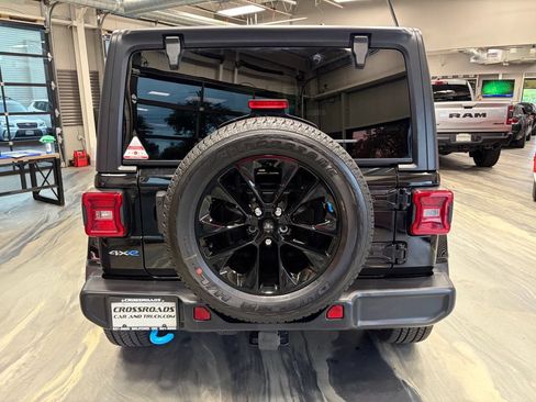 Used 2022 Jeep Wrangler Unlimited Sahara w/ Cold Weather Group AWD/4WD image 33