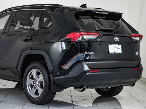 Used 2022 Toyota RAV4 XLE image 57