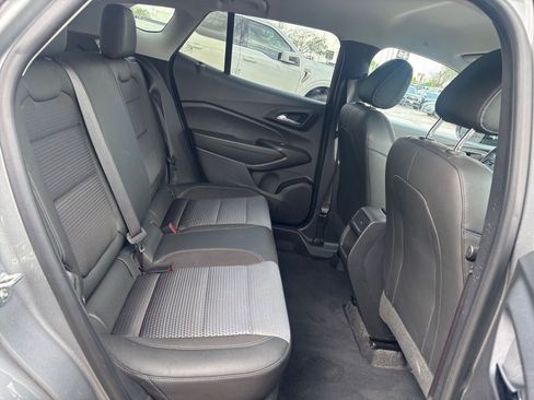 Used 2025 Chevrolet Trax LT FWD image 24