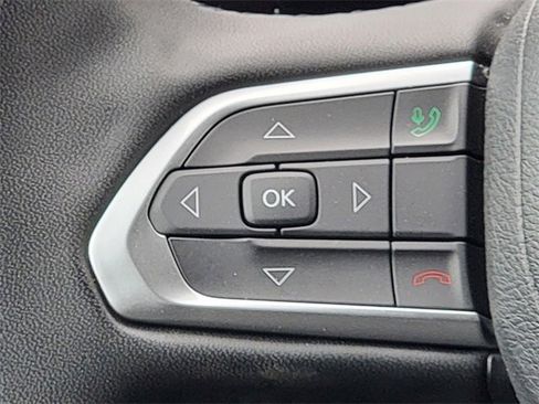 Certified 2023 Jeep Compass Limited image 33