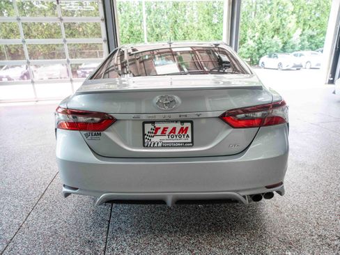 Used 2021 Toyota Camry SE FWD image 3