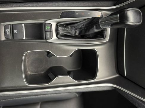 Used 2018 Honda Accord Sport image 32