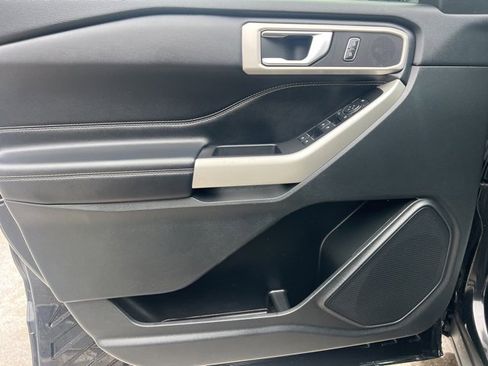 Used 2022 Ford Explorer XLT w/ Equipment Group 202A image 22