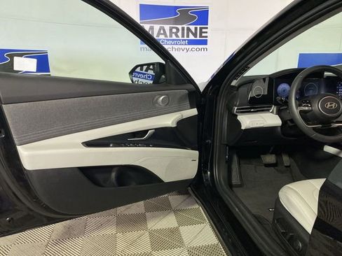 Used 2024 Hyundai Elantra Limited FWD image 28