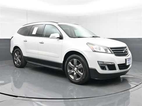 Used 2017 Chevrolet Traverse LT image 3