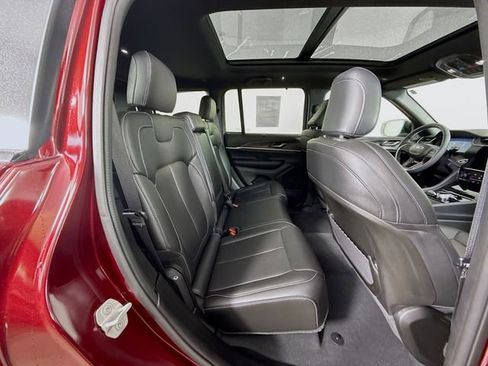 Used 2024 Jeep Grand Cherokee Limited w/ Luxury Tech Group II image 28