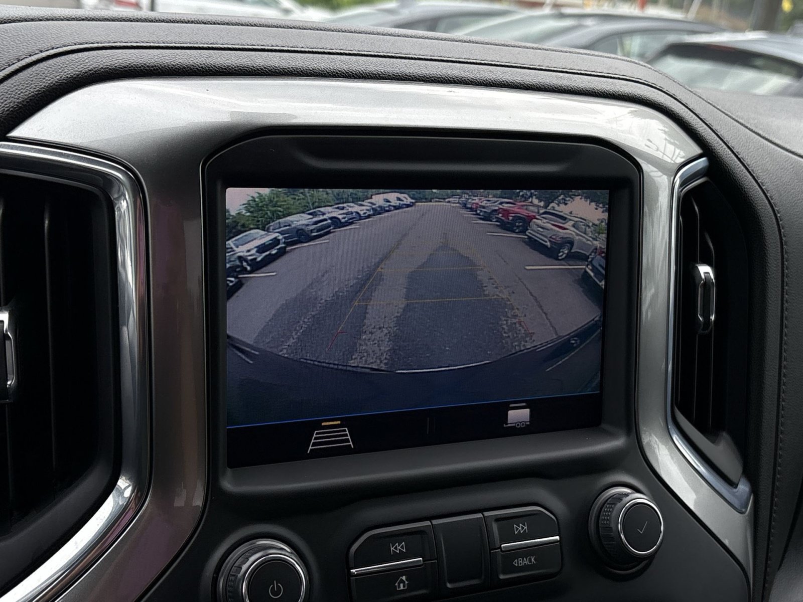 Used 2022 Chevrolet Silverado 1500 LT AWD/4WD image 19