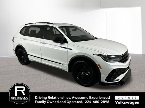 Used 2024 Volkswagen Tiguan SE R-Line image 3