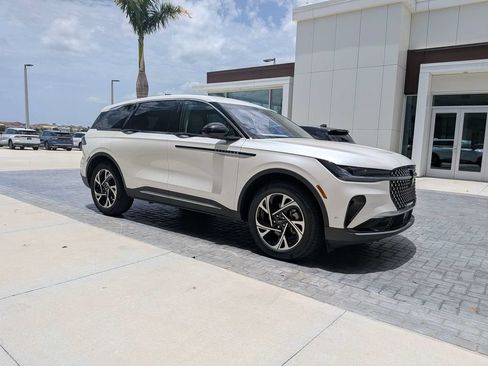 Certified 2024 Lincoln Nautilus Premier AWD/4WD image 2