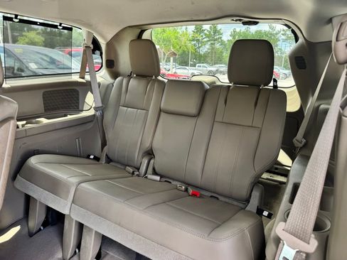 Used 2012 Chrysler Town & Country Touring-L w/ Entertainment Group #2 FWD image 10