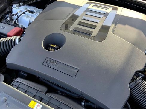 New 2026 Land Rover Range Rover Velar Dynamic SE image 15