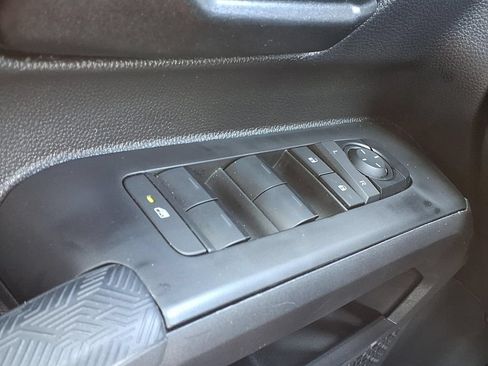 Used 2025 Toyota Tacoma SR5 AWD/4WD image 21