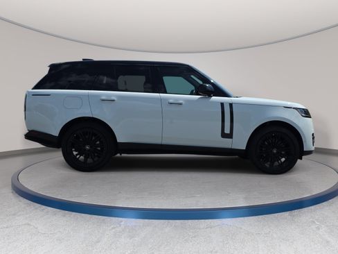 Used 2025 Land Rover Range Rover SE AWD/4WD image 4