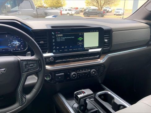 Used 2024 Chevrolet Silverado 1500 LT Trail Boss w/ Convenience Package II image 7