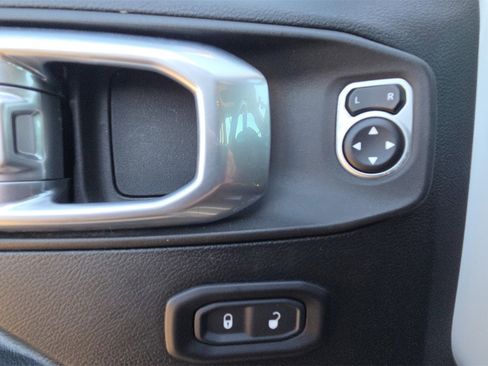 Used 2020 Jeep Gladiator Sport image 23