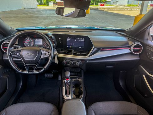 Used 2024 Chevrolet Trax RS w/ Driver Confidence Package FWD image 2