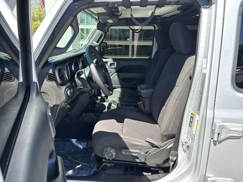 Certified 2023 Jeep Wrangler Unlimited AWD/4WD image 12