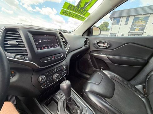 Used 2019 Jeep Cherokee Latitude Plus FWD image 37