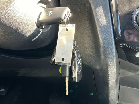 Used 2018 Nissan Rogue S image 35