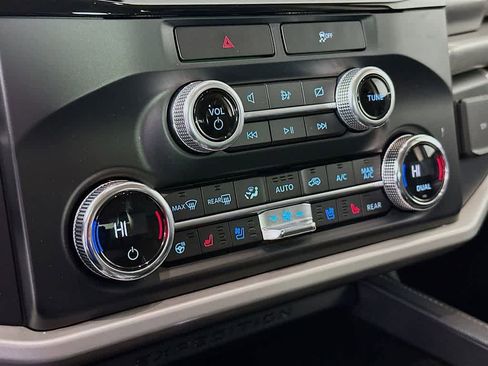 Certified 2022 Ford Expedition XLT image 18