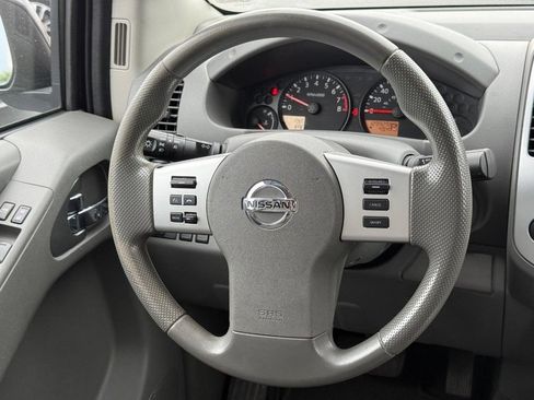 Used 2021 Nissan Frontier SV w/ Midnight Edition Floor Mats AWD/4WD image 12