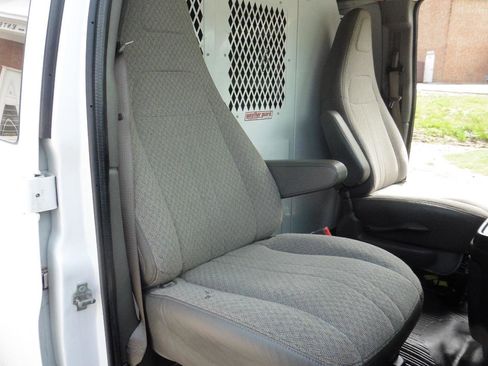 Used 2019 Chevrolet Express 2500 w/ Driver Convenience Package RWD image 12