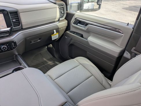 New 2026 Chevrolet Silverado 3500 LTZ w/ LTZ Convenience Package AWD/4WD image 17