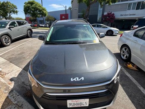 Used 2025 Kia Niro LX FWD image 9