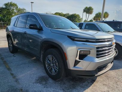 Used 2025 Chevrolet Traverse LT